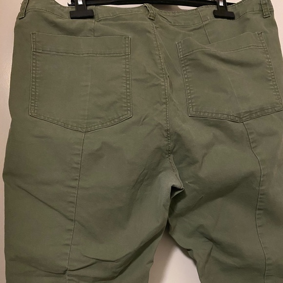 Green Old Navy Cargo Pants - Picture 8 of 8